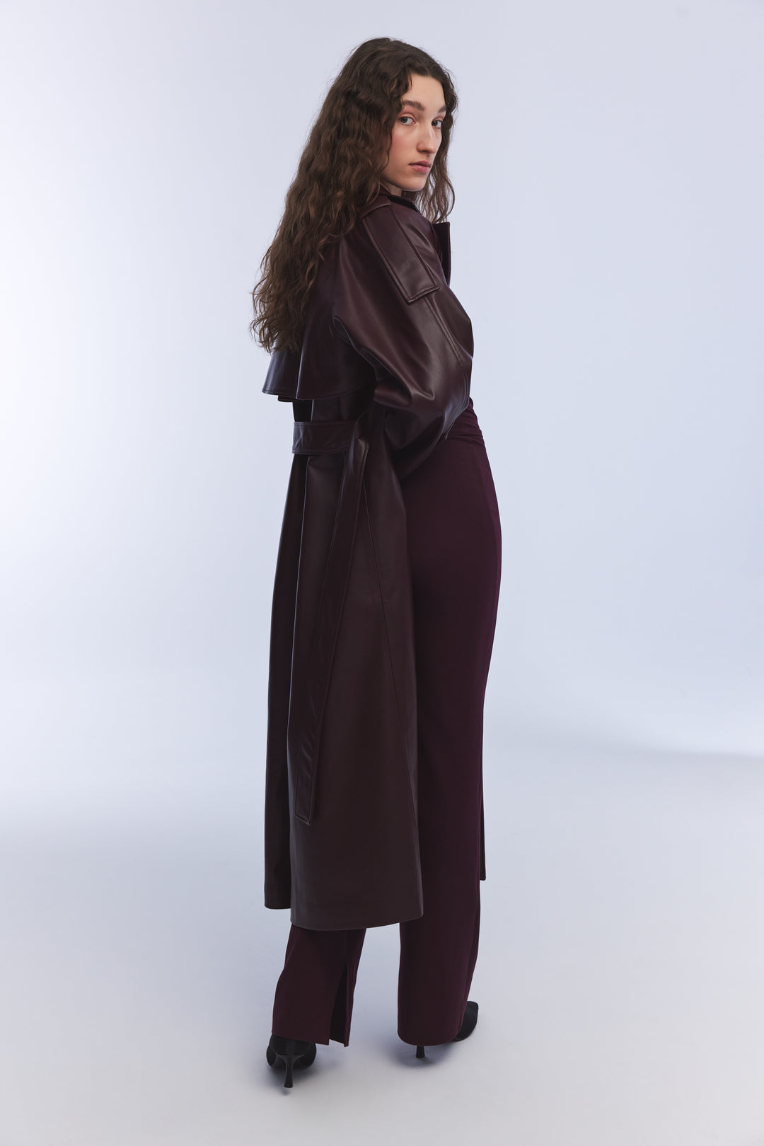 BORDO VEGAN DERİ BAĞLAMA DETAYLI TRENCHCOAT